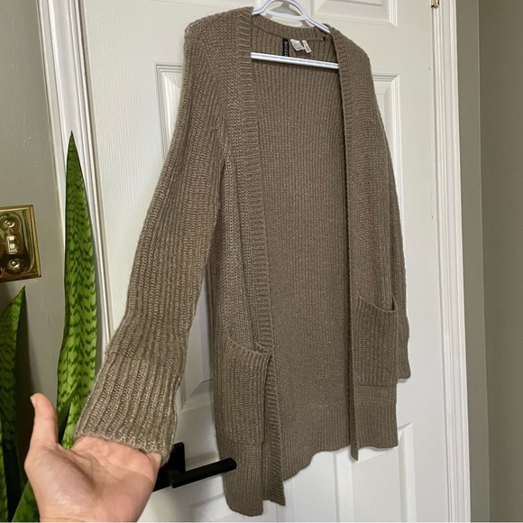 H&M Open Front Mohair, Wool and Acrylic Blend Knit Cardigan w/Two Front Pockets - Picture 3 of 8